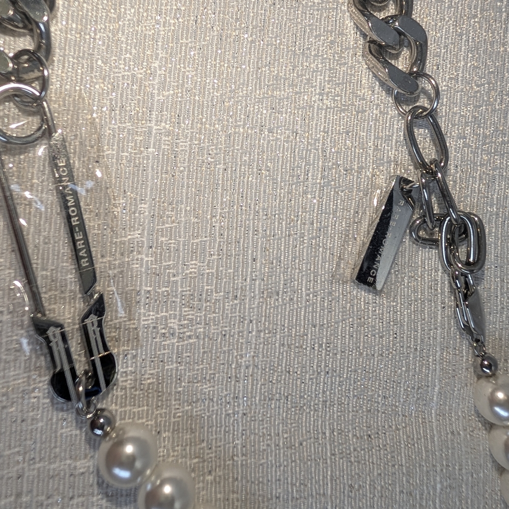 Rare-Romance SAFETY PIN PEARL CUBAN CHAIN NEW - Picture 3 of 4